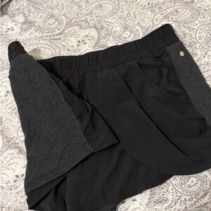 Fabletics Black and Gray Women's Skorts